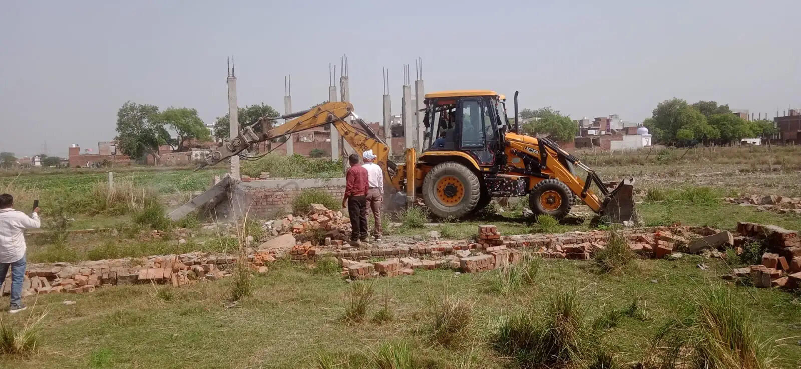 अवैध प्लॉटिंग पर चला प्राधिकरण का बुलडोजर, आगे भी कार्रवाई जारी रहेगी
