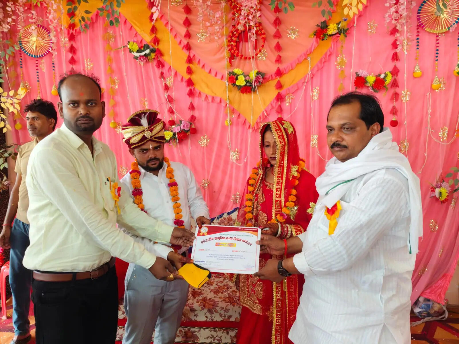 सामूहिक विवाह सम्मेलन में 17 जोड़ों ने थामा एक दूजे का हाथ