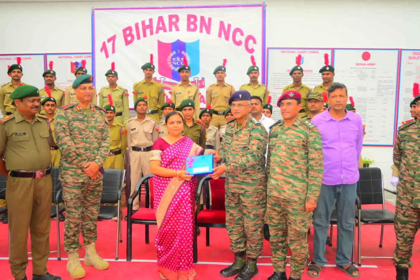 17 बिहार बटालियन एनसीसी में महापौर कैडेटों के अनुशासन की सराहना की