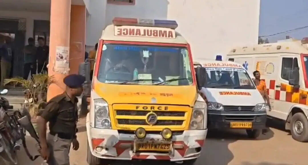 दाउदपुर में रंग फेंकने के विवाद में युवक को मारा चाकू