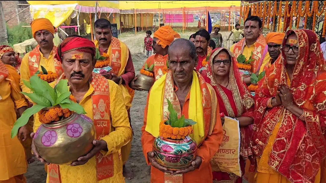 बेरुई में भव्य कलश यात्रा के साथ श्रीलक्ष्मी नारायण महायज्ञ शुरू