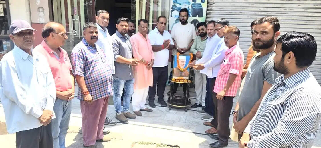 नेहरू की पुण्यतिथि पर कांग्रेस नेताओं ने दी श्रद्धांजलि