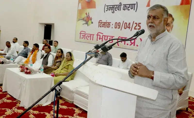 केवल निर्माण कराना पंचायत का कार्य नहीं, हमें लोगों की विचार प्रणाली भी बदलना होगी: मंत्री पटेल