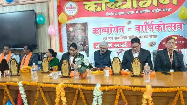 भौतिकवादी युग में साहित्य की साधना बहुत कठिन : विक्रम सिंह