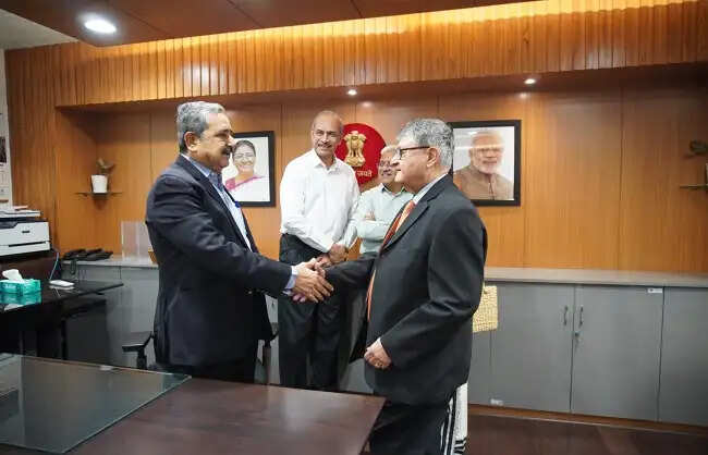 अर्थशास्त्री अशोक कुमार लाहिड़ी ने नीति आयोग के वाइस चेयरमैन का कार्यभार संभाला