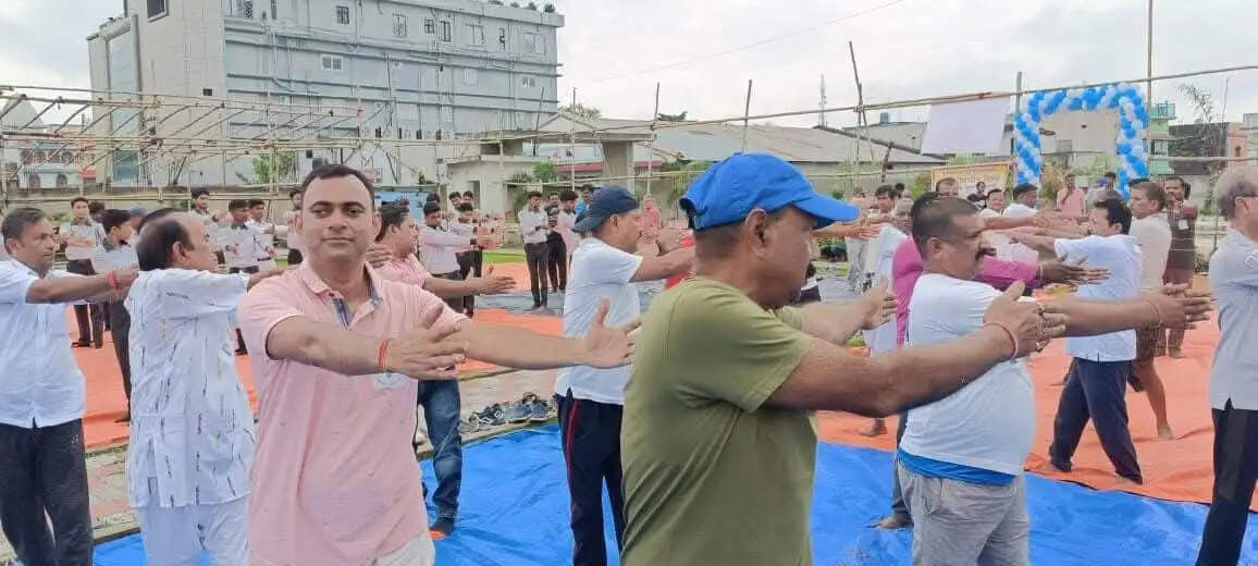 अंतर्राष्ट्रीय योग दिवस पर जिले में योग की रही धूम, निरोग रहने के लिए लोगों ने लिया योग का सहारा