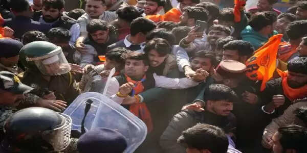 विधानसभा घेराव को जा रहे एवीबीपी कार्यकर्ताओं पर पुलिस का लाठीचार्ज, करीब एक दर्जन घायल