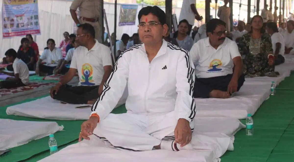अंतर्राष्ट्रीय योग दिवस : राजस्व मंत्री टंक राम वर्मा की मौजूदगी में एक हजार से अधिक लोगों ने किया योगाभ्यास