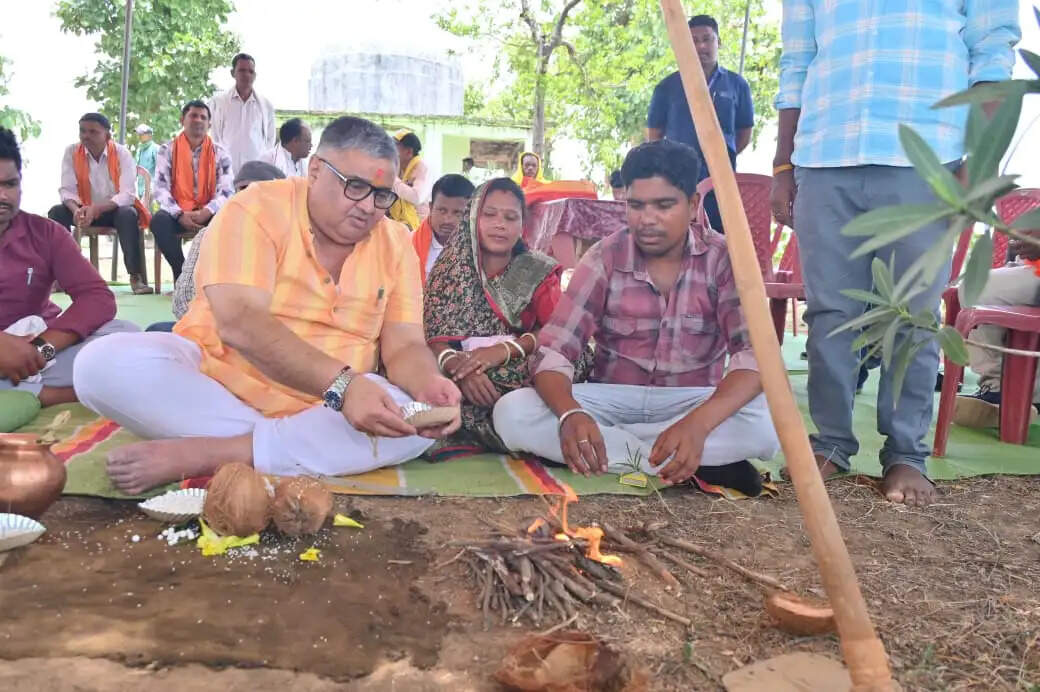 अंबिकापुर : धार्मिक धरोहरों का संवर्धन, धर्मस्व मंत्री ने किया चार मंदिर जीर्णोद्धार कार्यों का भूमिपूजन