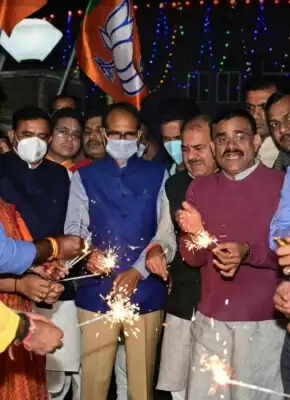 भोपाल का हबीबगंज स्टेशन रानी कमलापति के नाम, भाजपा ने आतिशबाजी की