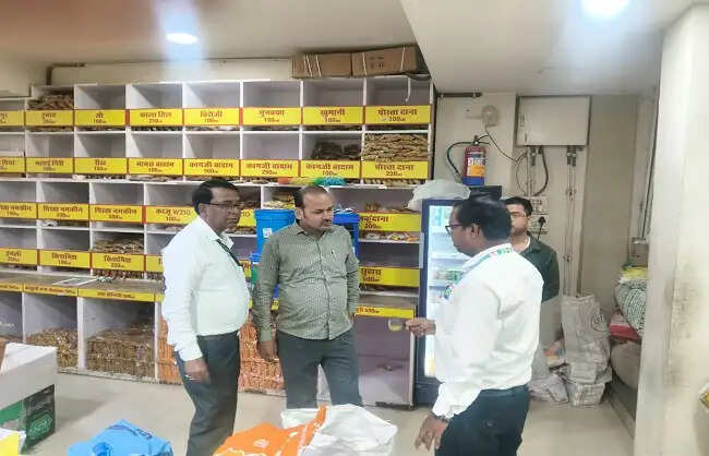पटना के ब्लिंकिट वेयरहाउस में खाद्य सुरक्षा विभाग की बड़ी कार्रवाई, 2.13 करोड़ से अधिक की खाद्य सामग्रियों की बिक्री पर रोक