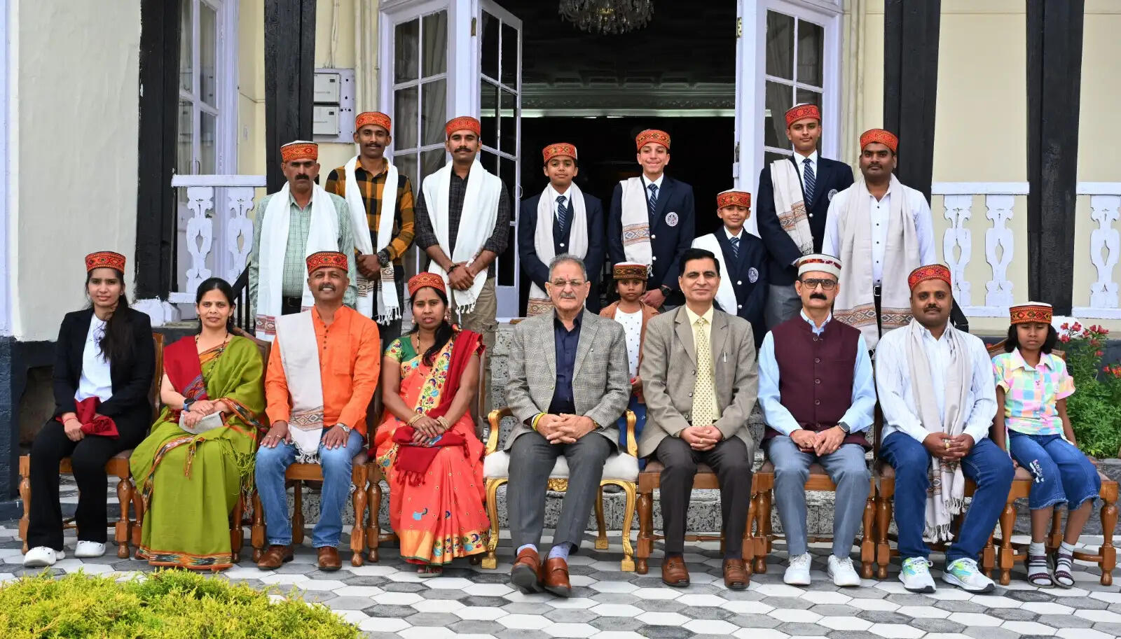 हिमाचल लोकभवन में मनाया गया गुजरात और महाराष्ट्र का स्थापना दिवस