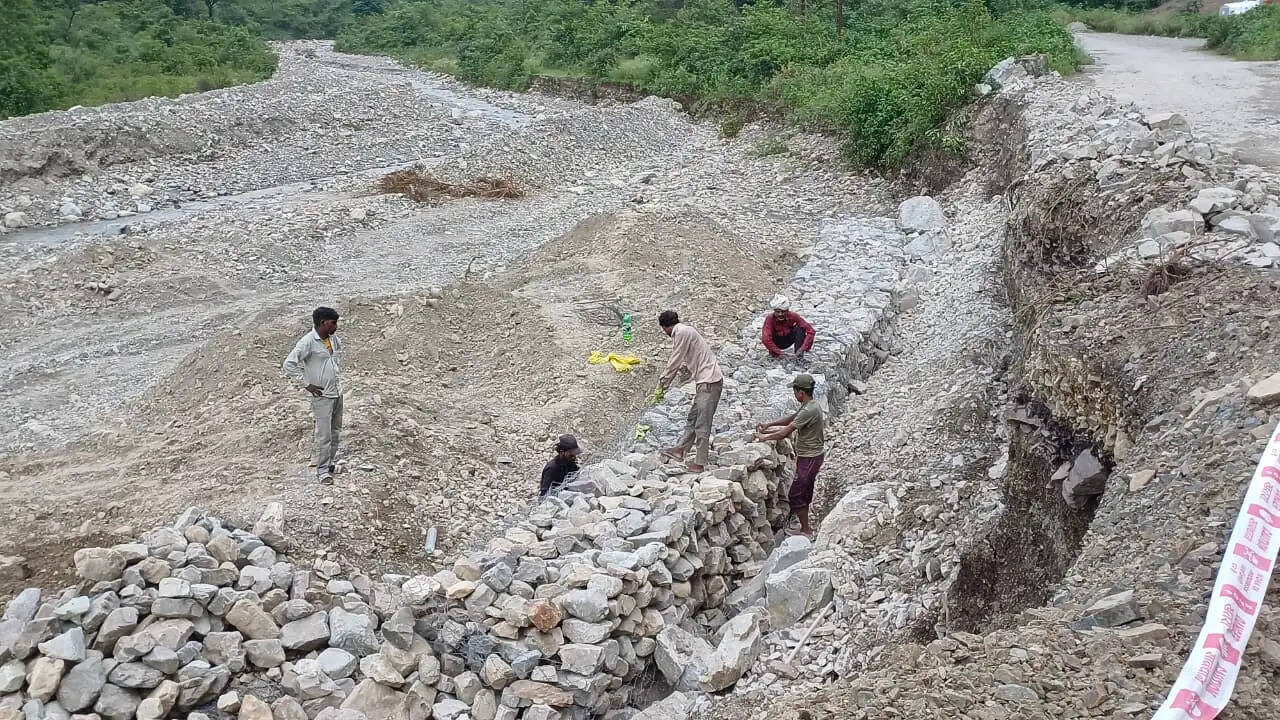 देहरादून के आपदा प्रभावित क्षेत्रों में पुनर्स्थापन कार्यों ने पकड़ी रफ्तार