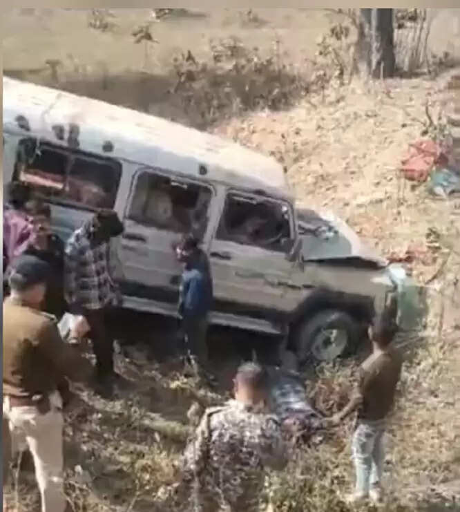 कांकेर : क्रूजर वाहन पलटने से दो लोगों की हुई मौत, 16 घायल