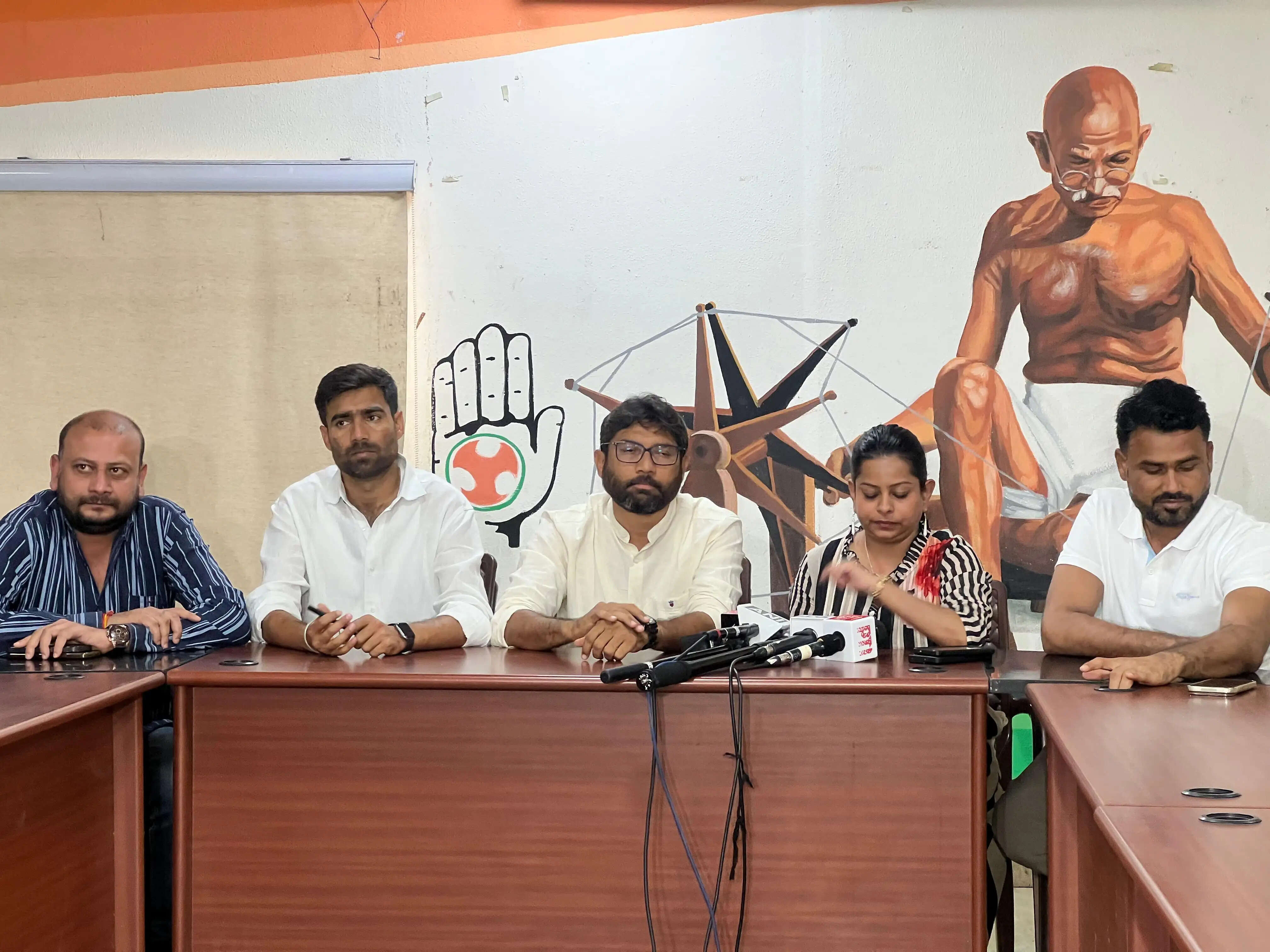 एनएसयूआई अध्यक्ष विनोद जाखड़ ने की युवा कांग्रेस नेताओं के गिरफ्तारी की निंदा