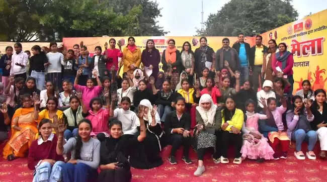 स्वदेशी मेला : आर्या, अल्फिया, दिव्यांशी मेहंदी प्रतियोगिता में तथा दिव्या, नंदिनी, अंकिता रंगोली में अव्वल