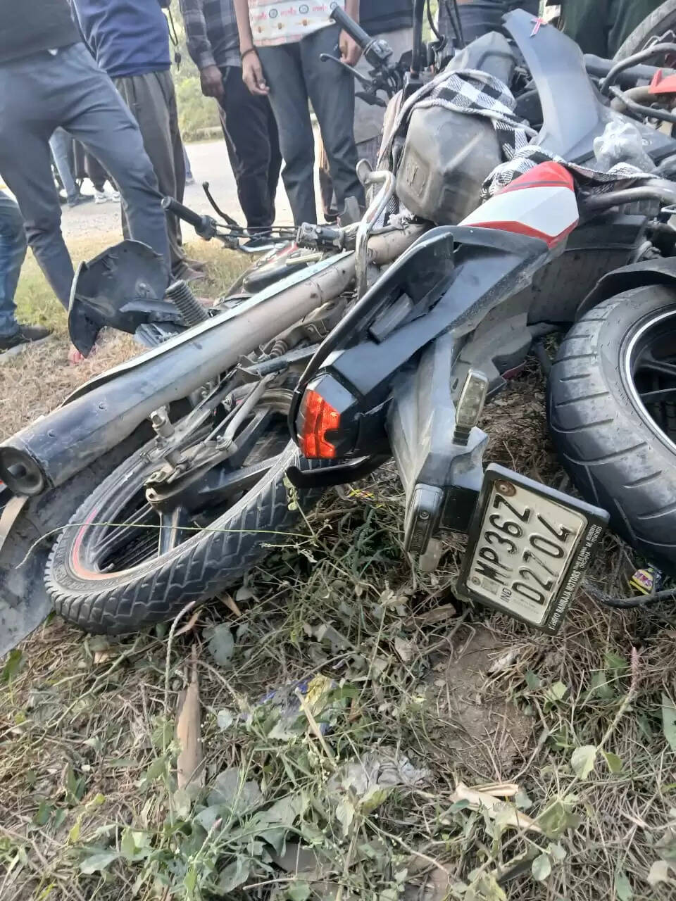 मोटरसाइकिल की टक्कर में दो युवकों की मौत