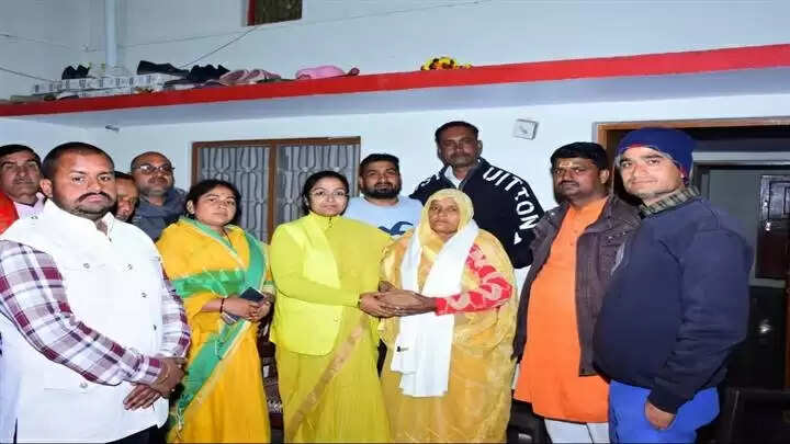 मप्रः शहीद एएसआई रामचरण गौतम के परिवार को दी गई एक करोड़ रुपये की श्रद्धानिधि