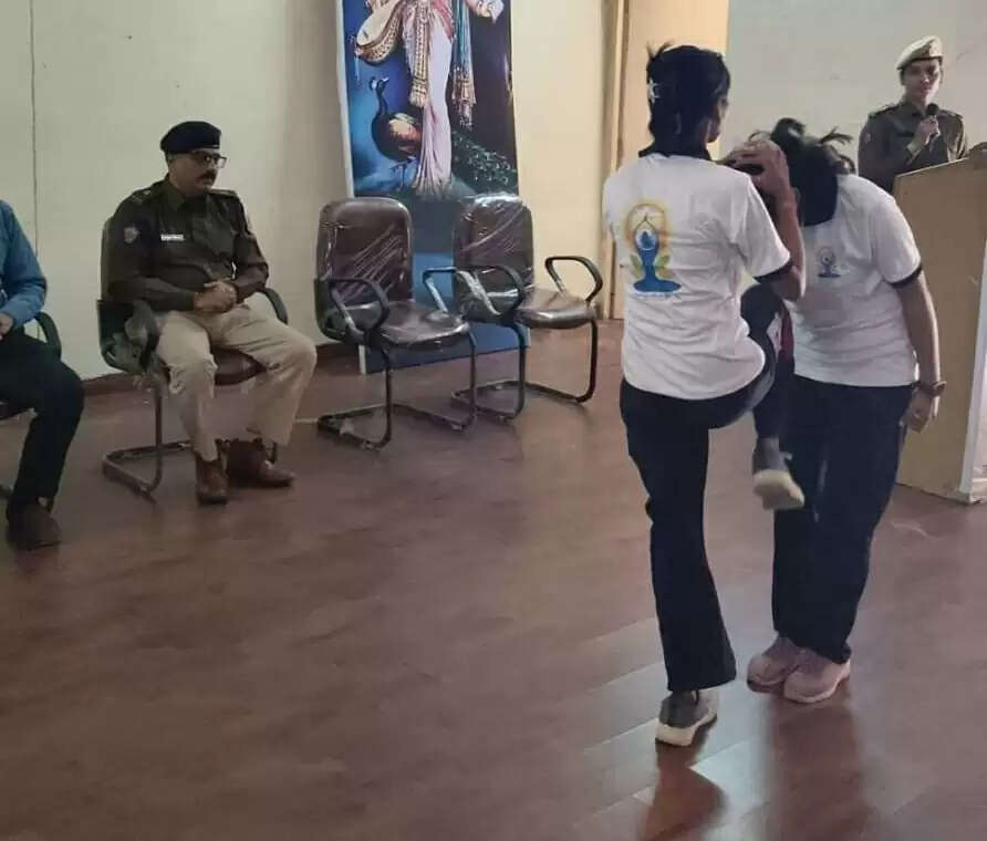 नर्सिंग प्रशिक्षणार्थियों को दिया आत्मरक्षा का प्रशिक्षण