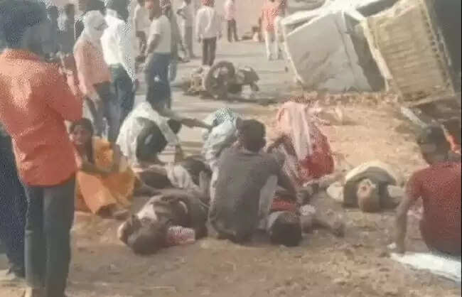 (अपडेट) मप्र के शहडोल में बारातियों से भरा पिकअप वाहन पलटा, छह लोगों की मौत और 24 घायल