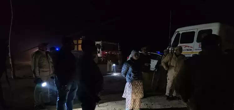 अवैध खनन व परिवहन पर डीएम एसपी का सख्त एक्शन, रात में खुद उतरे मैदान में