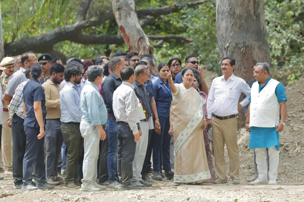 (अपडेट) मुख्यमंत्री ने विकास कार्यों को दी गति, मुनक नहर स्थित छठ घाट निर्माण कार्य का किया निरीक्षण