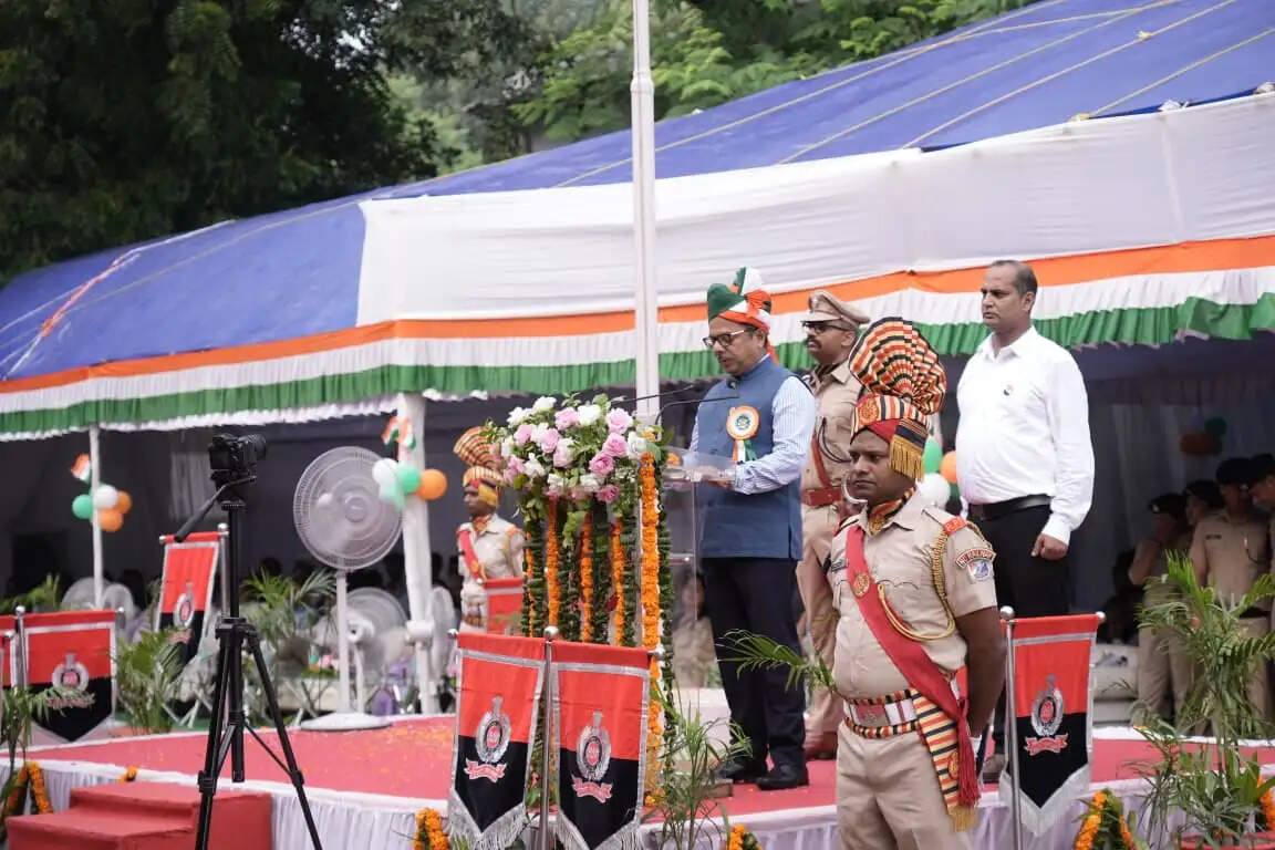 स्वतंत्रता सेनानियों के बलिदान से प्रेरणा लेकर कर्तव्यों के प्रति समर्पित हों : रजनीश अग्रवाल