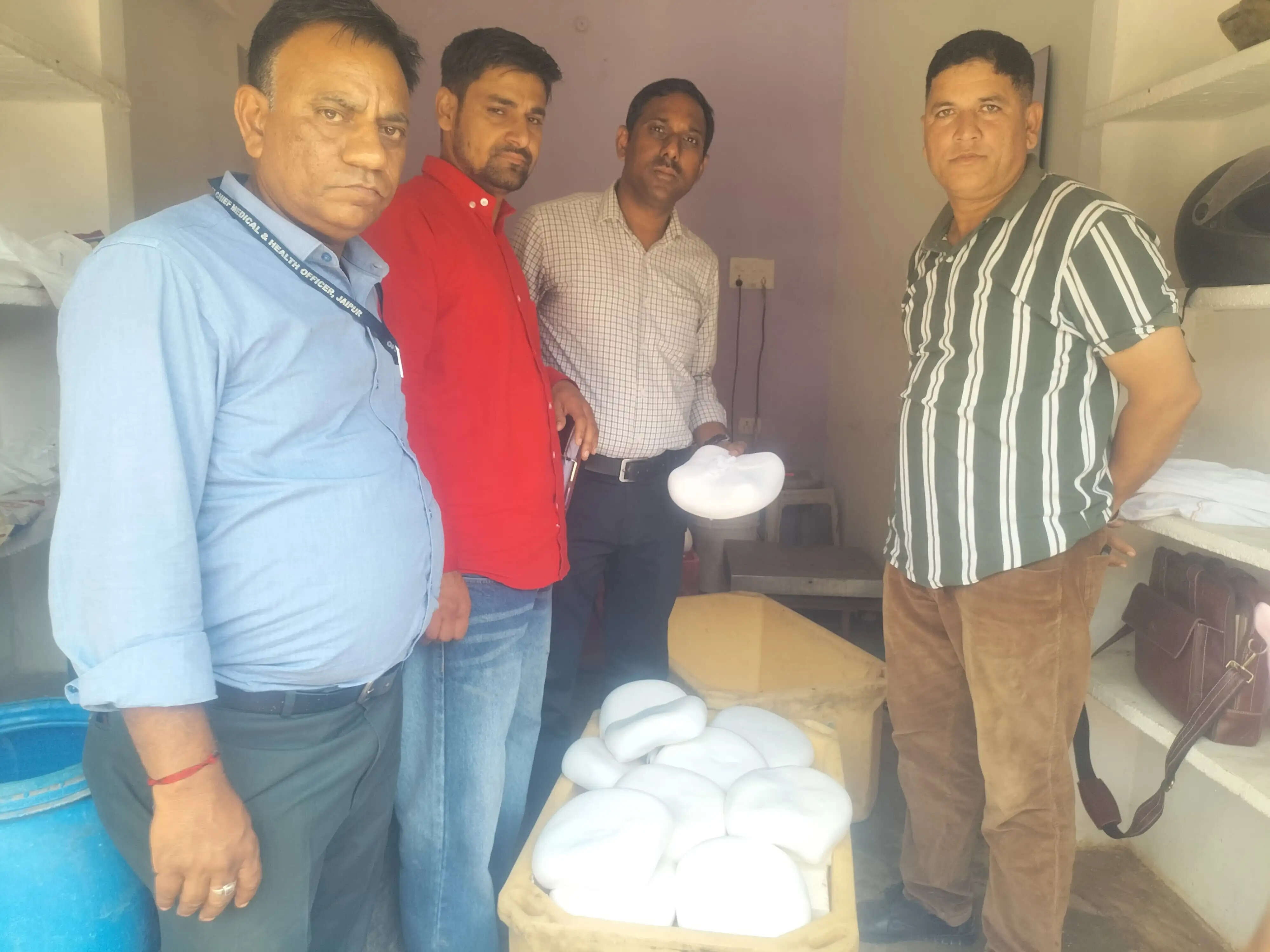 खाद्य सुरक्षा विभाग ने किया 450 किलो संदिग्ध पनीर नष्ट