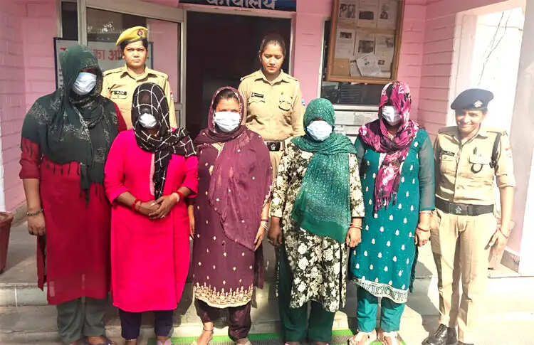 सिडकुल में अश्लील हरकतों पर पुलिस की कार्रवाई,  हिरासत में पांच महिलाएं