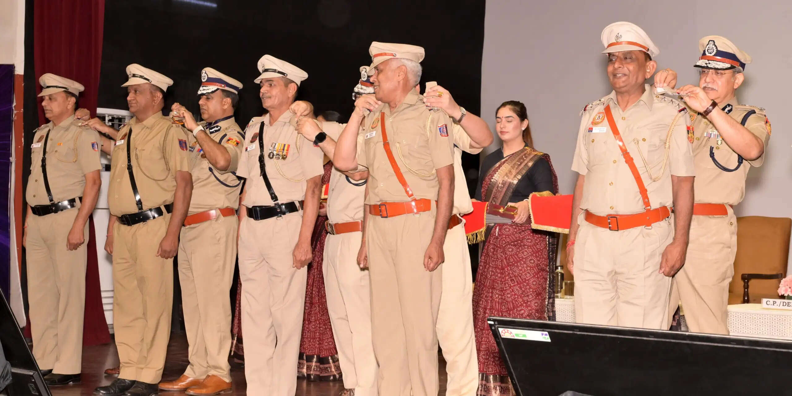 सेवानिवृत्ति पर 221 पुलिसकर्मियों को मिला मानद प्रमोशन