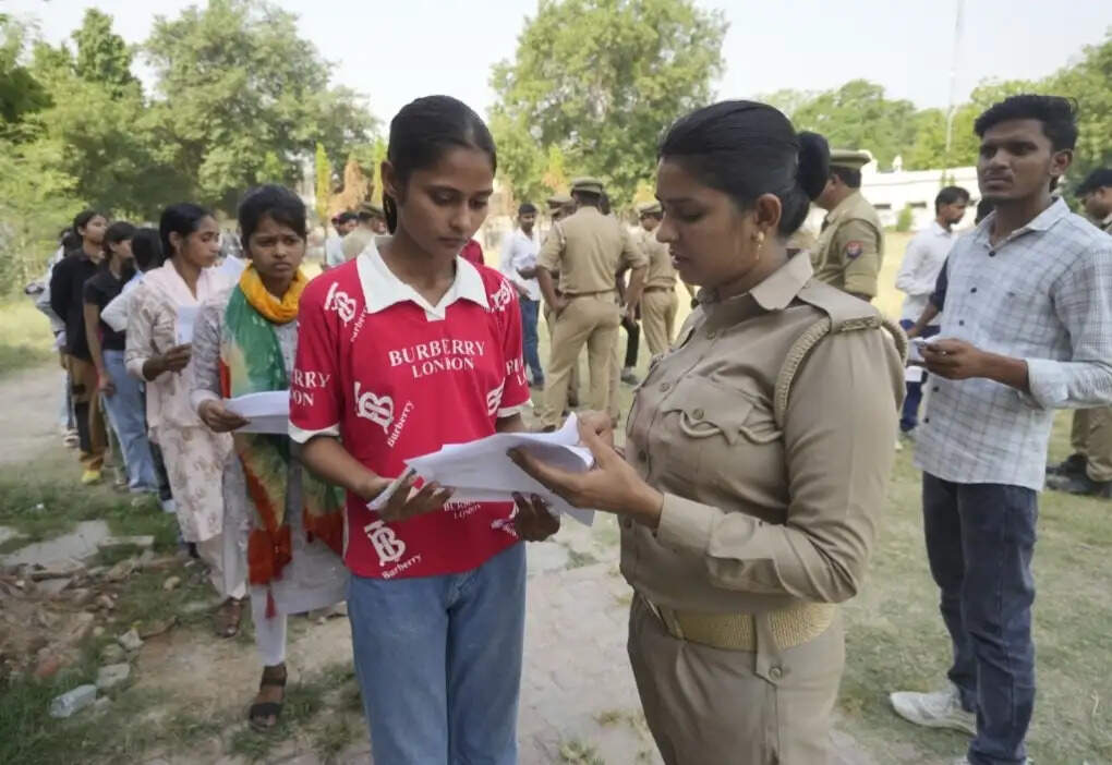 यूपी पुलिस भर्ती परीक्षा : पहले दिन सभी जिलों में शांतिपूर्ण परीक्षा संपन्न