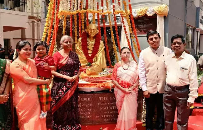 गांव की महिलाएं भी आसानी से कर सकती हैं डिजिटल सुविधाओं का इस्तेमाल: सीतारमण