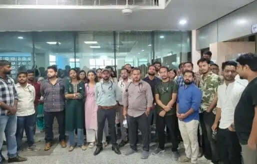 छपरा मेडिकल कॉलेज के जूनियर डॉक्टर हड़ताल पर, ओपीडी सेवा बाधित