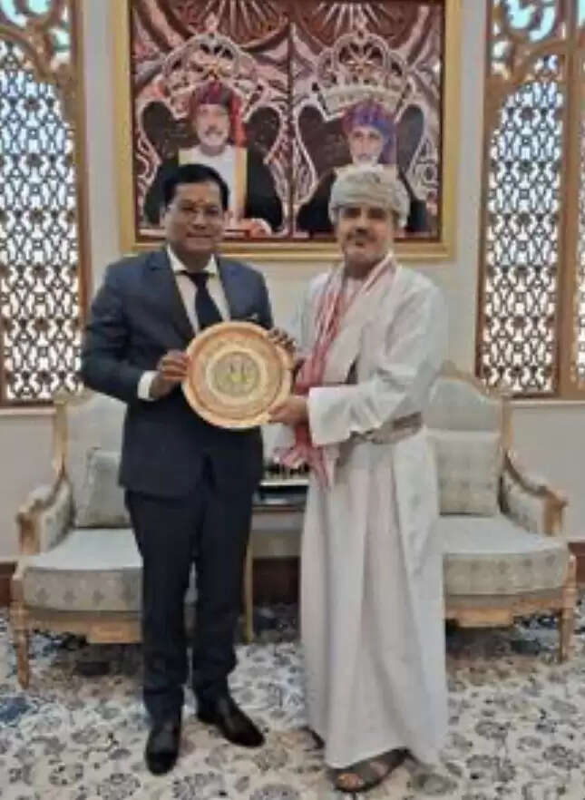 मस्कट पहुंचा आईएनएसवी कौंडिन्य, सर्बानंद सोनोवाल ने किया स्वागत