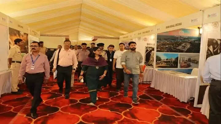ग्वालियरः मुख्यमंत्री के प्रवास को लेकर कलेक्टर ने किया कार्यक्रम स्थलों का निरीक्षण