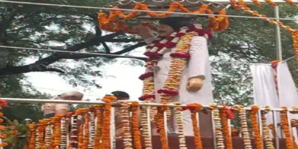 मीरजापुर : राज्यपाल ने शहीद झूरी बिंद की प्रतिमा का किया अनावरण