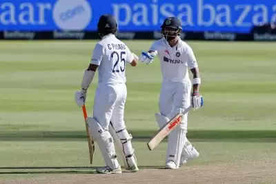 तीसरा टेस्ट : बुमराह की गेंद पर भारत को 13 रन की बढ़त के बाद कोहली और पुजारा स्टंप पर पहुंचे