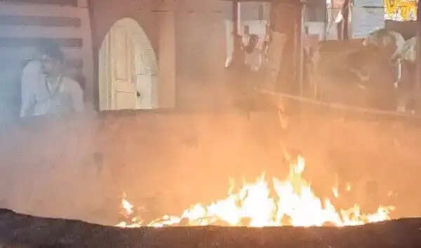 मप्र:&nbsp;गुरु पूर्णिमा पर आस्था का महासैलाब, खंडवा के दादा दरबार में 12 घंटे में डेढ़ लाख श्रद्धालुओं ने किए दर्शन