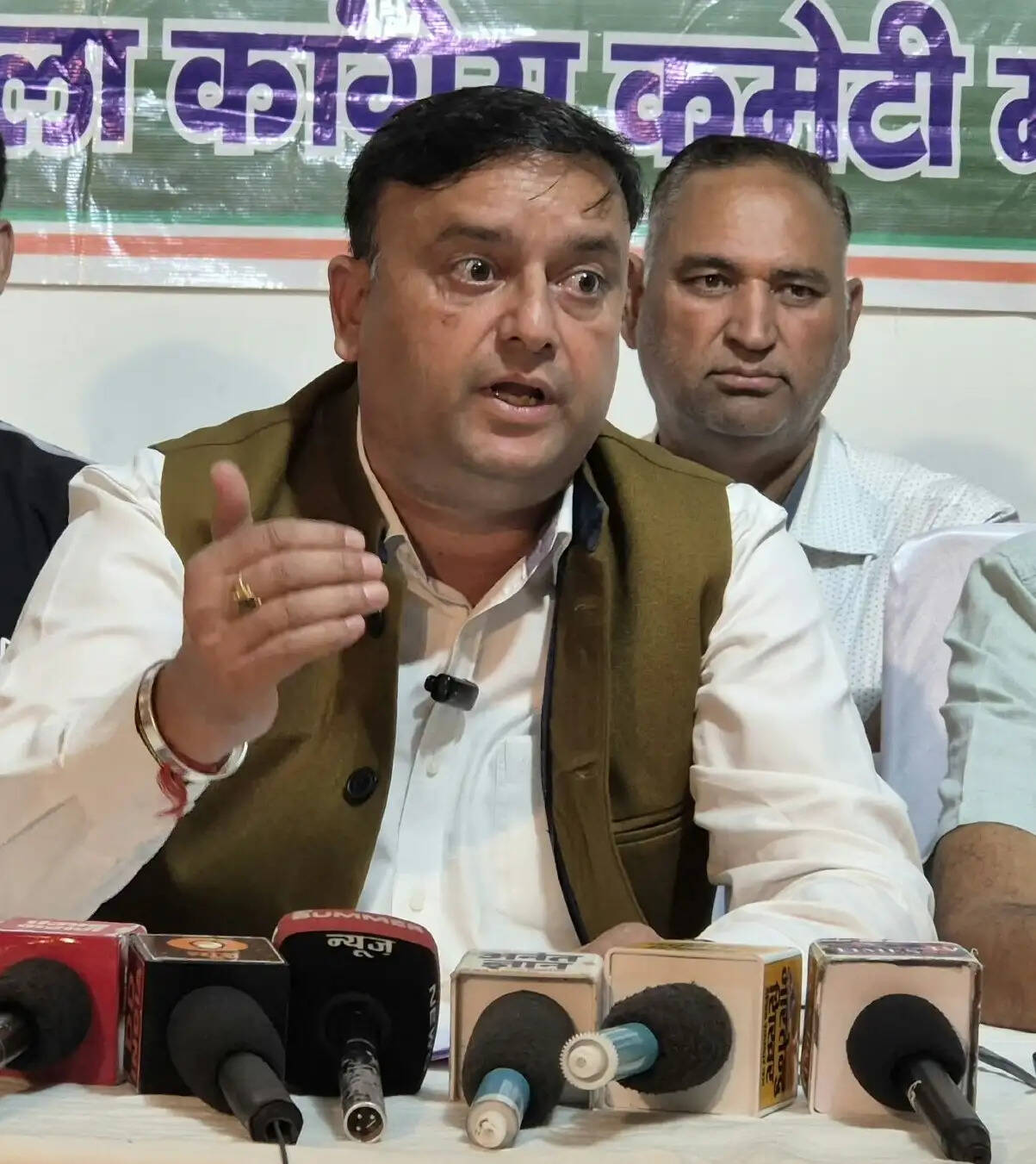 पंडित सुखराम मंडी के ही नहीं हिमाचल के बड़े नेता थे :संजीव गुलेरिया