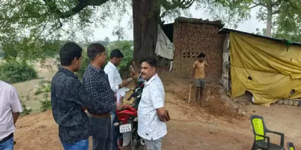 जीएम लैंड जमीन पर पंचम सोनी ने की कब्जा करने की कोशिश, अधिकारियों ने रुकवाया काम