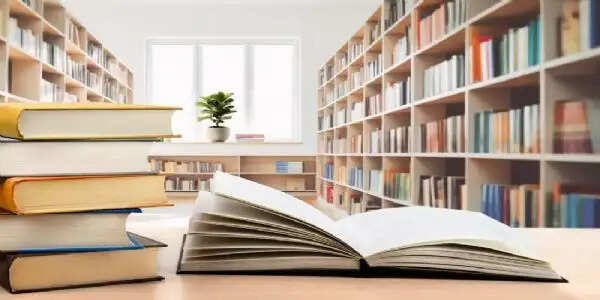 इंदौरः कॉपी-किताब व यूनिफॉर्म मोनोपोली पर जिला प्रशासन की सख्त कार्रवाई