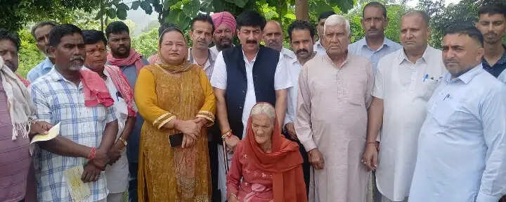 कुटलैहड़ के 22 परिवारों को 1.61 लाख की मदद, विधायक ने सौंपे चेक