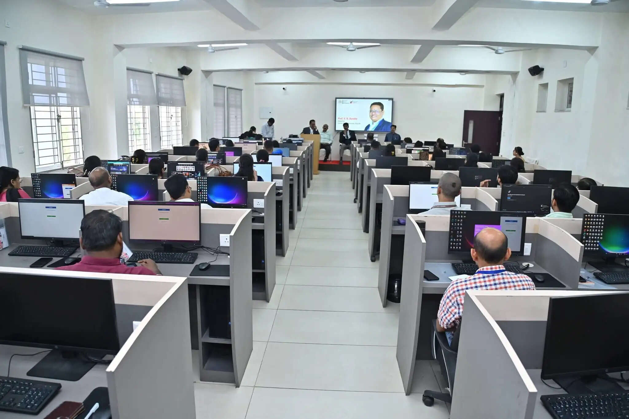 एसबीयू में शिक्षकों ने सीखी एआई टीचिंग की उपयोगिता