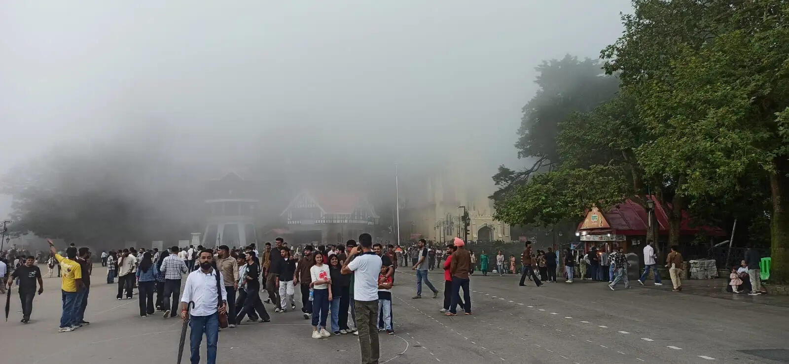 हिमाचल के कई हिस्सों में भारी बारिश, 16 अगस्त तक अलर्ट, मंडी में 245 ट्रांसफार्मर बंद