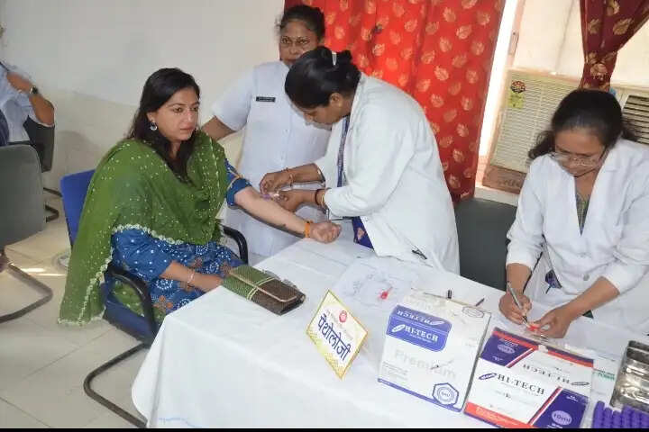 स्वास्थ्य शिविर में पूर्वोत्तर रेलवे के 33 अधिकारियों ने करायी जांचें