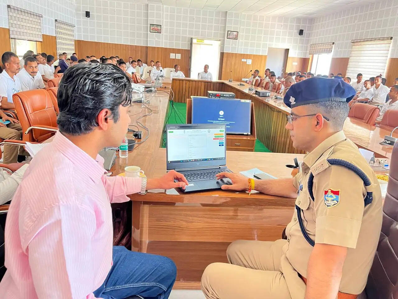 पुलिस कर्मियों को दिया स्व-गणना का प्रशिक्षण
