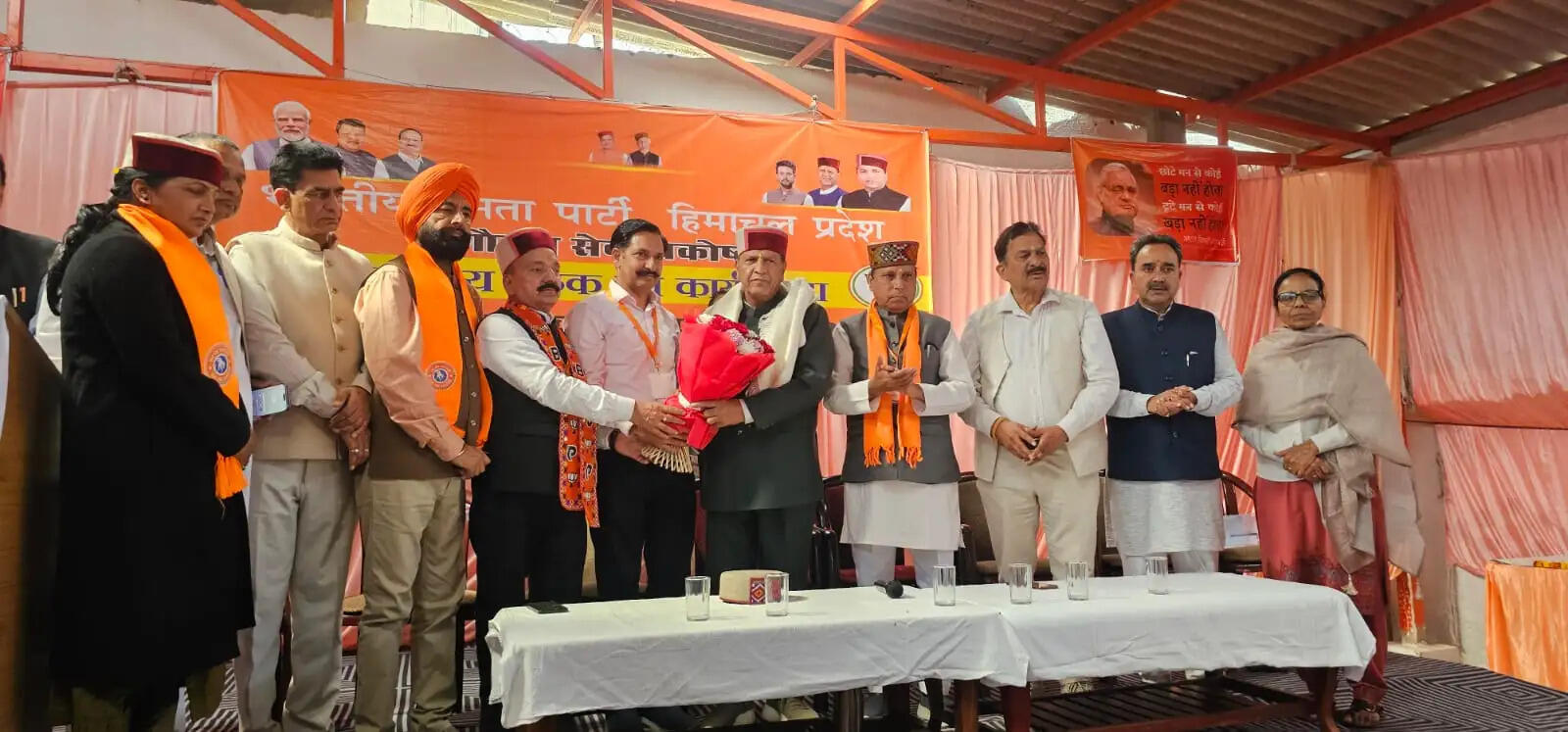 गौ संरक्षण पर ठोस नीति बनाए सरकार, बद्दी में आयोजित प्रदेश स्तरीय बैठक में उठी मांग