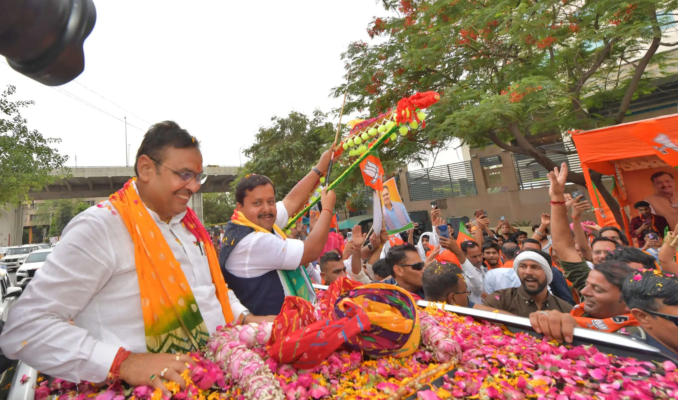 नितिन नवीन के जयपुर आगमन पर भव्य स्वागत, रोड शो में उमड़े कार्यकर्ता