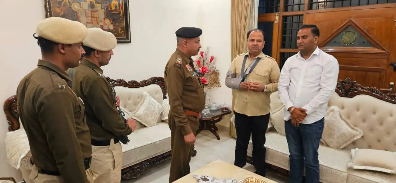 फरीदाबाद पुलिस ने कांग्रेस नेताओं को किया घर में कैद, चंडीगढ़ जाने से रोका