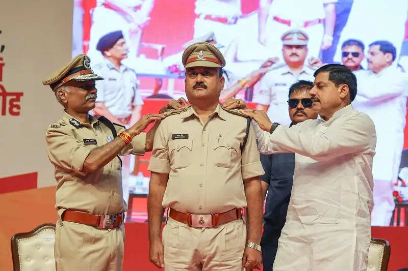 मप्र पुलिस विभाग के 58 संवर्गों में 27,534 अधिकारी-कर्मचारी हुए पदोन्नत : मुख्यमंत्री डॉ. यादव